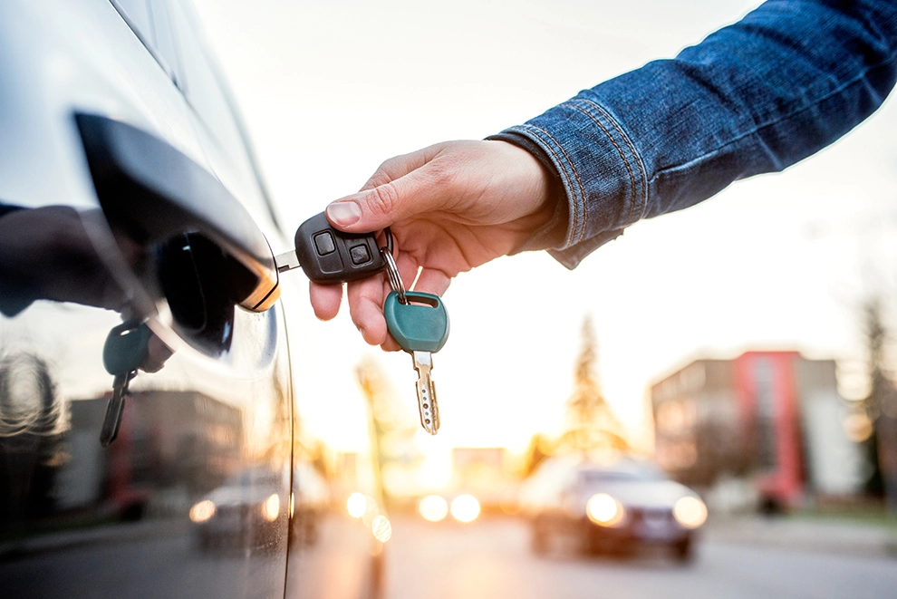 The Pros and Cons of Leasing Vs. Buying a Car
